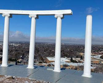 Synchrodestiny 1 Is Joyful With A Beautiful Mountain View From Front Yard - Pocatello - Balcony