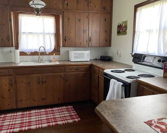 Country farmhouse 7 miles from Lamar, Missouri. - Jasper - Cocina