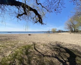 (Fir Cabin) Cozy Lakeside 2 Bed 2 Bath Cottage - Pets Ok - East Tawas - Playa
