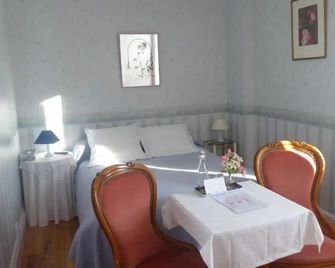 Logis Hotel Les Tilleuls - Lascelle - Essbereich