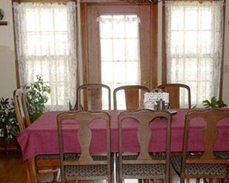 The Feathered Star B&B - Egg Harbor - Dining room