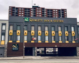Quality Inn & Suites - Windsor - Rakennus