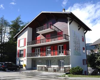 Les Trois Sapins - Beautiful 3.5-room apartment, 90 m2, View of Golf Ballesteros - Crans-Montana - Edificio