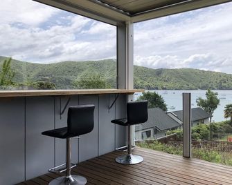 Waikawa beach view house with free wifi - Picton - Balkon