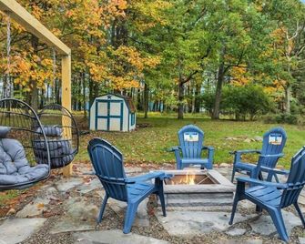 Cono-Cottage | Hottub | Firepit & Central Location - Long Pond - Patio