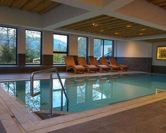 Holiday apartment with balcony and indoor pool - Breitenbach am Inn - Zwembad
