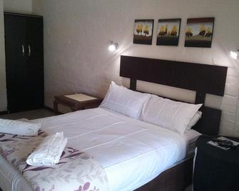 Boer And Brit Self Catering Guest House - Ladysmith - Habitación