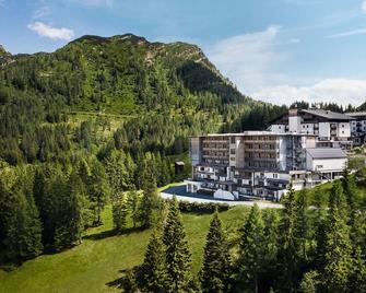 Falkensteiner Family Hotel Sonnenalpe - Hermagor - Building