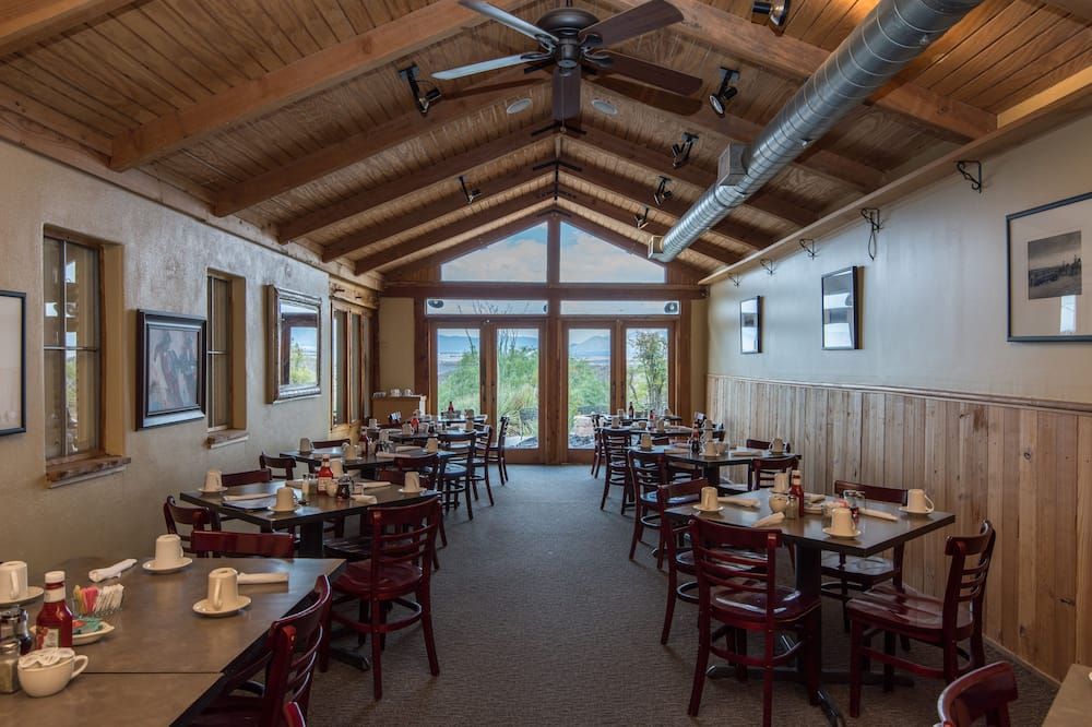 Restaurant view of Landmark Lookout Lodge