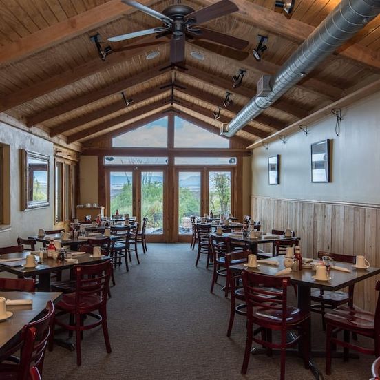 Restaurant view of Landmark Lookout Lodge