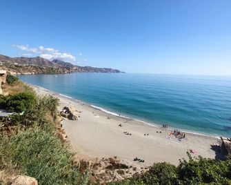 Apartamento en el centro de Nerja by At Home Costa del Sol - Nerja - Strand