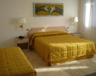 Locanda-Trattoria Al Rio - Cinto Euganeo - Bedroom