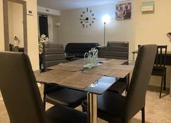 Baltimore 1 bedroom apartment close to all major sites, business & destinations - פייקסוויל - חדר אוכל