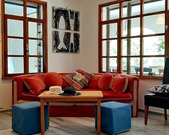ada-art guesthouse - Marmara - Sala de estar