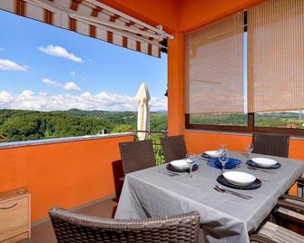 Awesome Home In Jalzabet With Kitchen - Varazdinske Toplice - Balcón