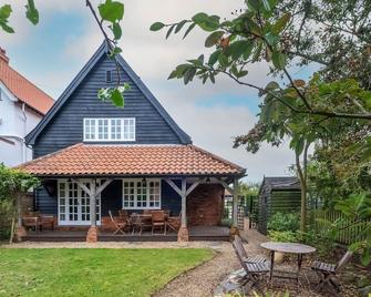 Micawbers - Aldeburgh Coastal Cottages - Thorpeness - Patio