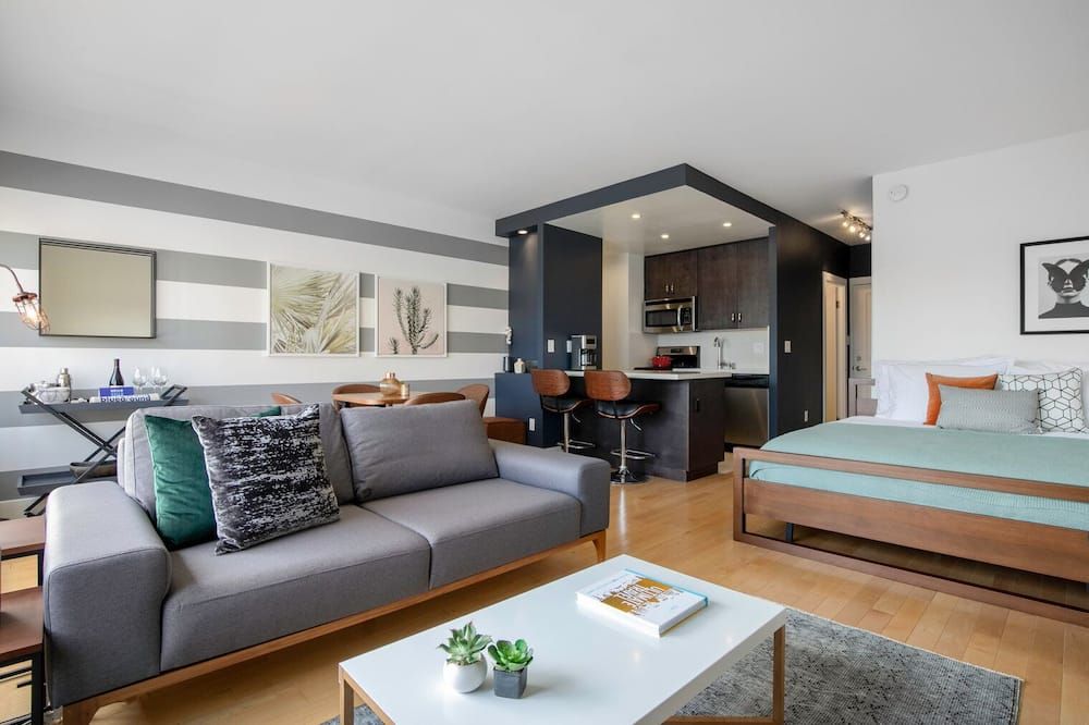 Dreamy Nob Hill Studio w/ Sauna, Gym, City View by Blueground - سان فرانسسكو - غرفة معيشة