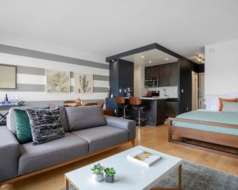 Dreamy Nob Hill Studio w/ Sauna, Gym, City View by Blueground - San Francisco - Living room