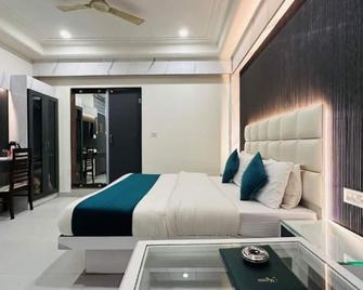 Hotel Baba Deluxe - New Delhi - Bedroom