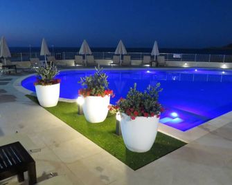 Blue Beach Villas Apartments - Stavros - Piscina