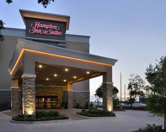 Hampton Inn & Suites Dallas Market Center - Dallas - Edificio