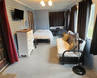 Unit 1 at Oilgate at Oakdale - Akron - Bedroom