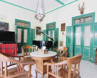 Pendopo Andari Homestay - Yogyakarta - Comedor
