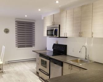 A&I Cosy&Bright Apartments near Old Port and South Shore - Longueuil - Kitchen