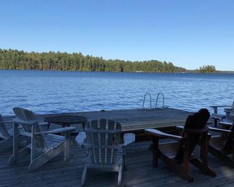 Lake Joseph 3 Bedroom Cottage and Bunkie - Mactier - Patio