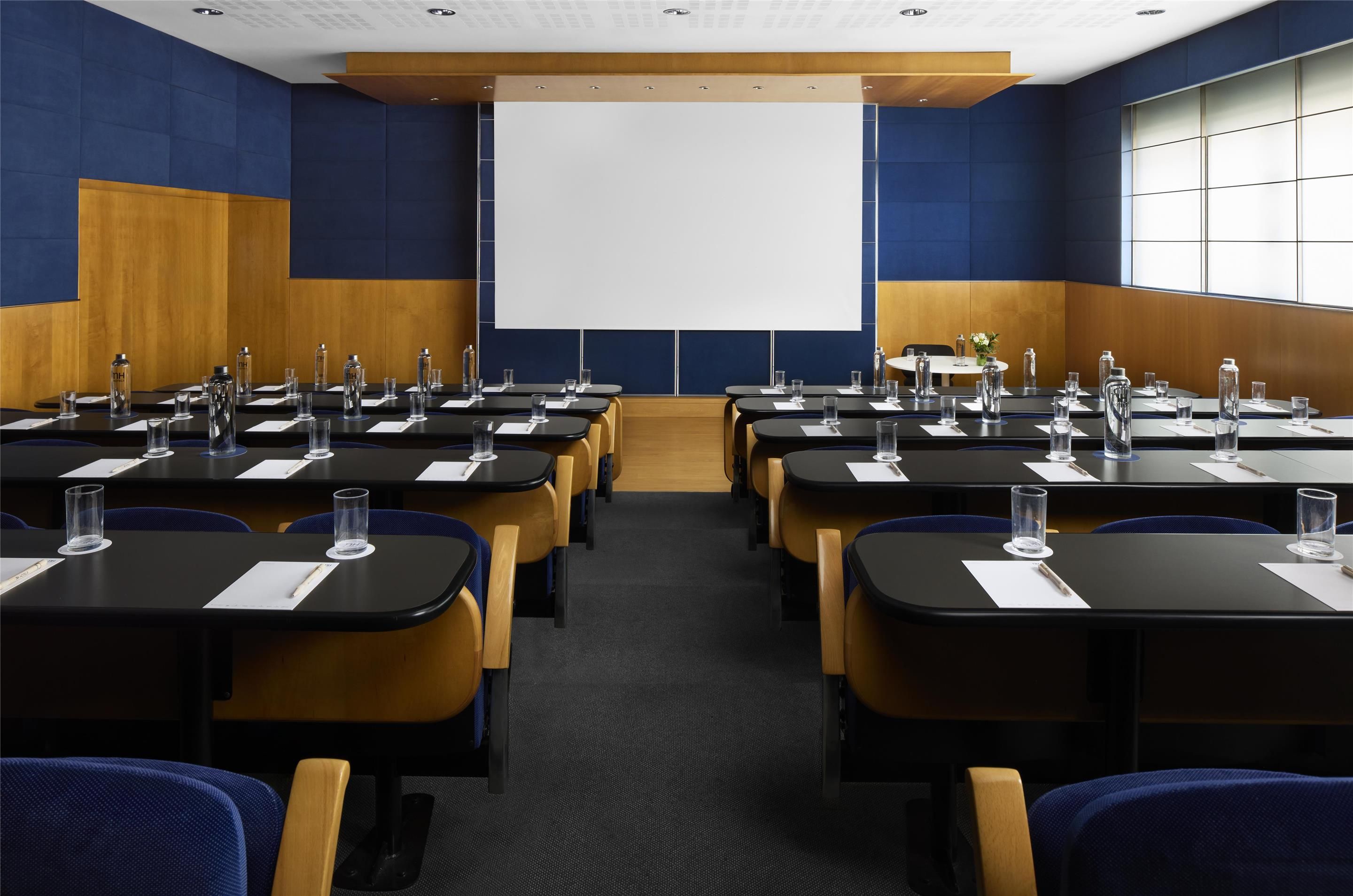 NH Barcelona Stadium thumbnail 3