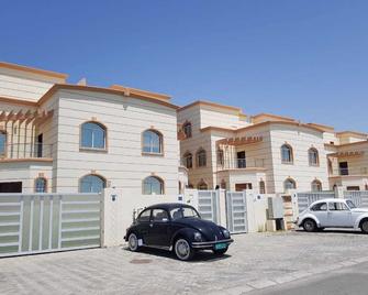 Balqees Villas in Muscat Seeb 5 bedrooms - Seeb - Building