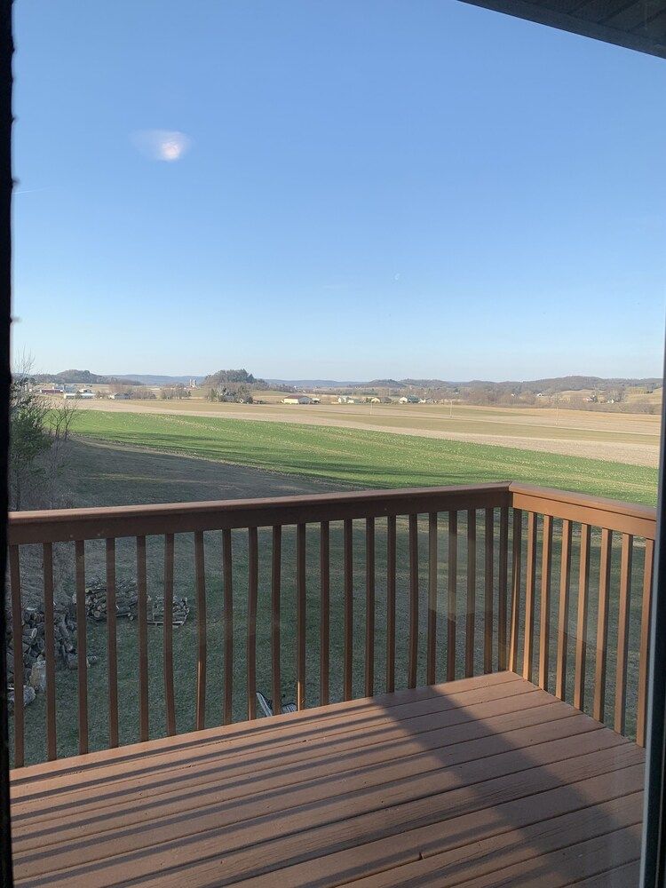 Quiet Country Comfort w Long Views - Sparta - Balkon