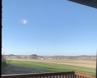 Quiet Country Comfort w Long Views - Sparta - Balkon