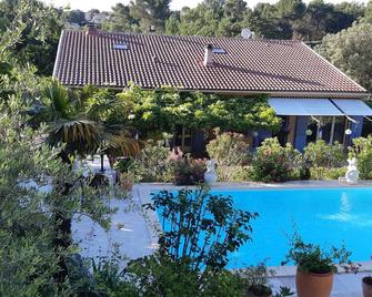 Les Chambres Manon - Piscine, Spa, Tennis - La Bouilladisse - Piscine