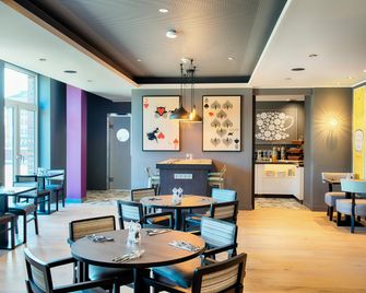 بريميير إنتلوبيك سيتي ستاتجريبين - وبيك - مطعم