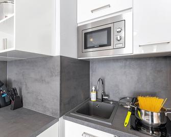 centerroom München City - Munich - Kitchen