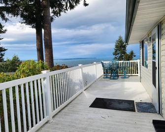 Mountain and Sound view, kid/dog/game-friendly - Freeland - Balcón