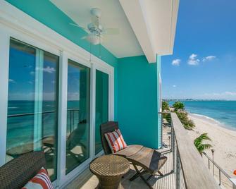 Luxury Villa! Courtesy Suv Included! Paddleboards, Bikes, Chairs & More! - Cockburn Town - Balcon