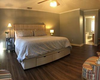A beautiful home in a quiet neighborhood! - Gastonia - Bedroom