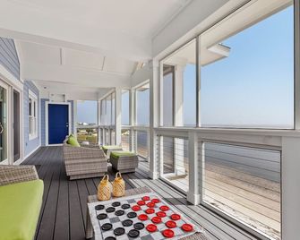 Stunning new beach house right on the sand, with use of private boat dock. - Crawfordville - Balcony