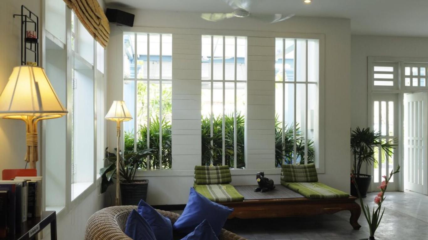 Frangipani Villa Hotel II