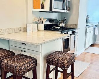Boston Condo With Free Parking - Boston - Kitchen