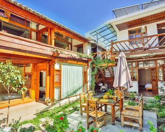 Cabin 7 Inn - Dali - Patio