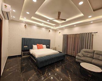 The Paradise - Luxury 3BR Villa Near the Airport in Dehradun - Dehradun - Bedroom