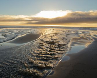 Shearwater Inn - Lincoln City - Beach