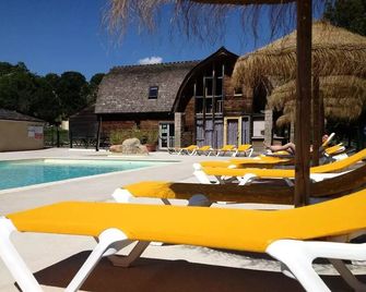 Village De Gites Le Colombier - Mende - Piscine