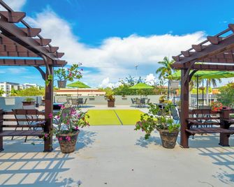 Naples Park Central Hotel - Naples - Innenhof