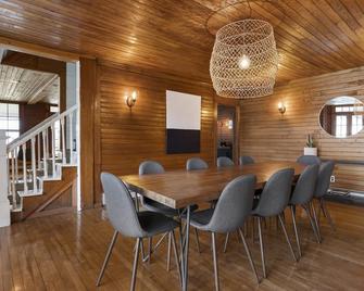 Mid Century Cottage With Crooked Lake Views! - Alanson - Dining room