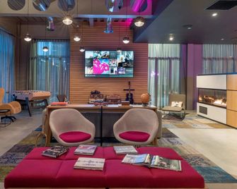 Moxy London Excel - Londyn - Hol