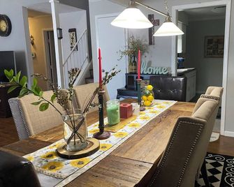 Lemon Tree Entire Home - Grandview - Comedor